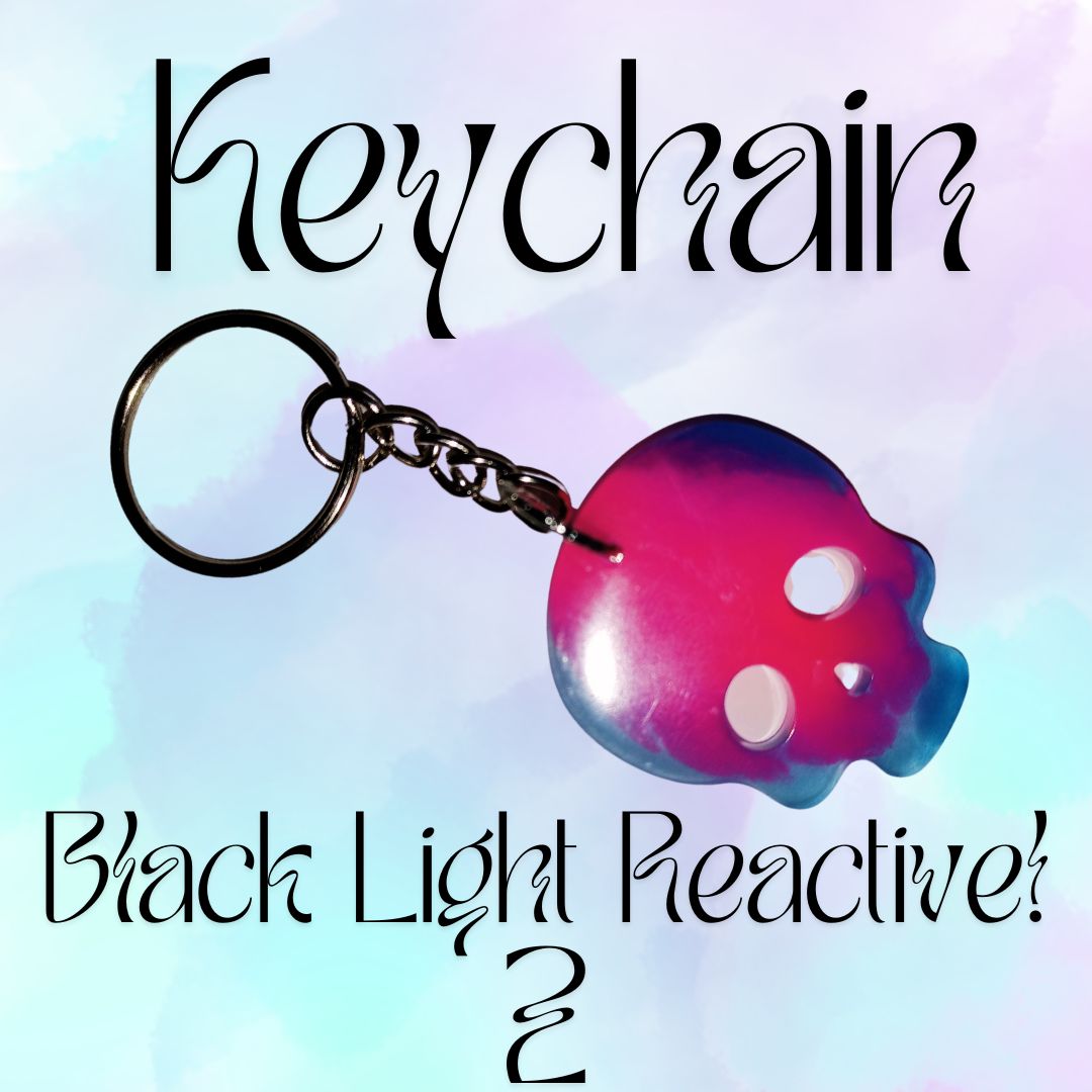 Blacklight Reactive Keychain 2: Skull